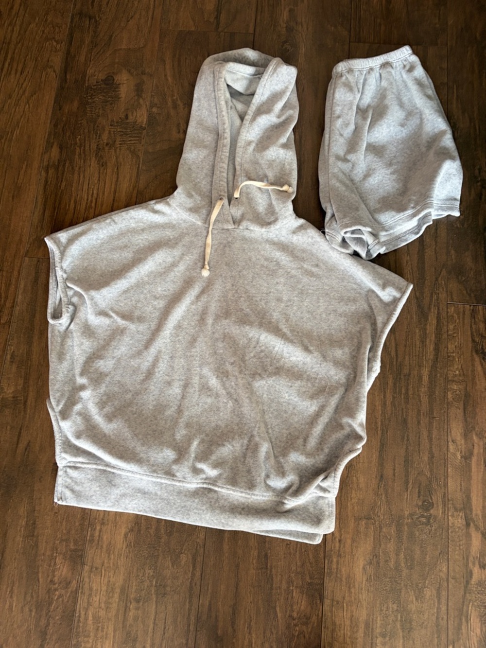 WinWin Heather Gray Hooded Lounge Top and Shorts Set